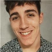 Estudiante de derecho da clases particulares de refuerzo para estudiantes de primaria y secundaria